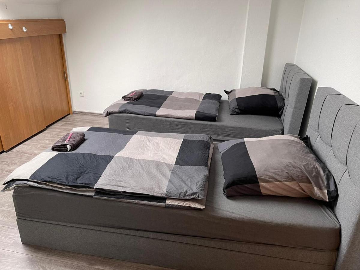 Apartment Bis Zu 8 Einzelbetten Stellplatz Wifi Essen Exterior foto